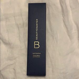 Angled blush brush by BeautyCounter